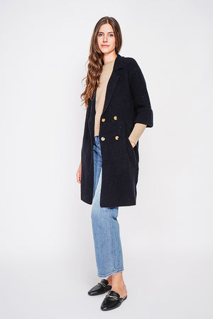 Long coat with shawl collar, oversized cut, front pockets and mid-length sleeves