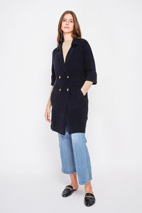 Long coat with shawl collar, oversized cut, front pockets and mid-length sleeves
