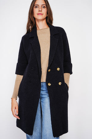 Long coat with shawl collar, oversized cut, front pockets and mid-length sleeves