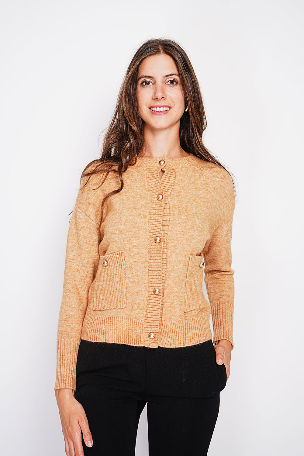 Gilet col rond poches boutons fantaisie – Camel – William de Faye