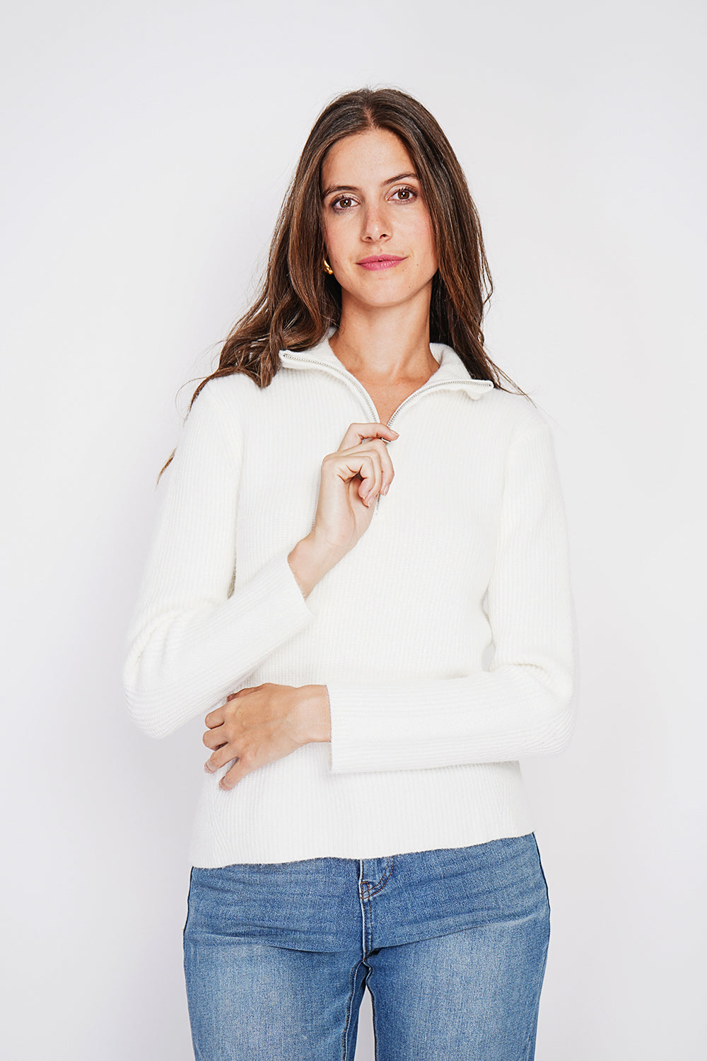 Pull côtelé col montant zippé – Blanc cassé – William de Faye