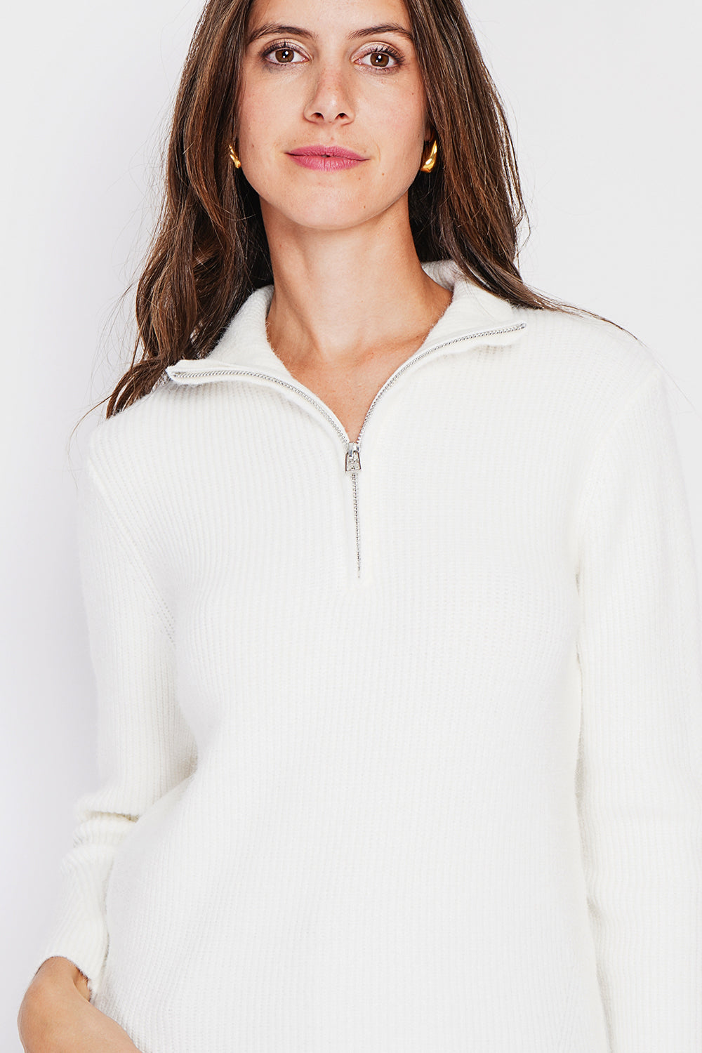 Pull côtelé col montant zippé – Blanc cassé – William de Faye