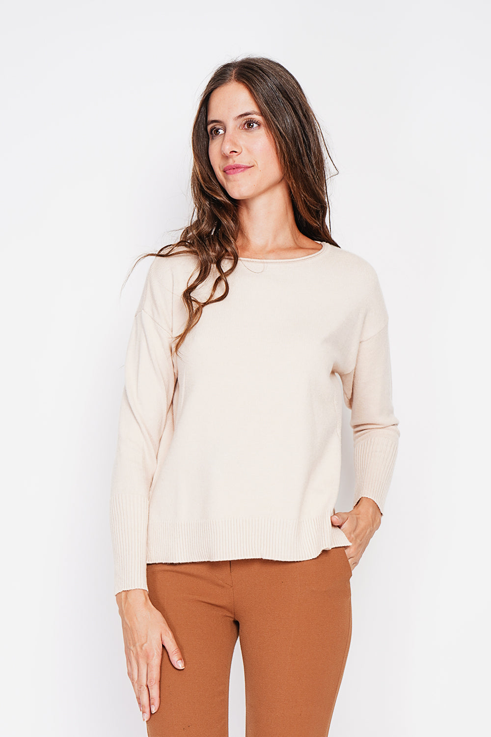 Oversized turtleneck sweater with openwork front and long sleeves – Cream – William de Faye