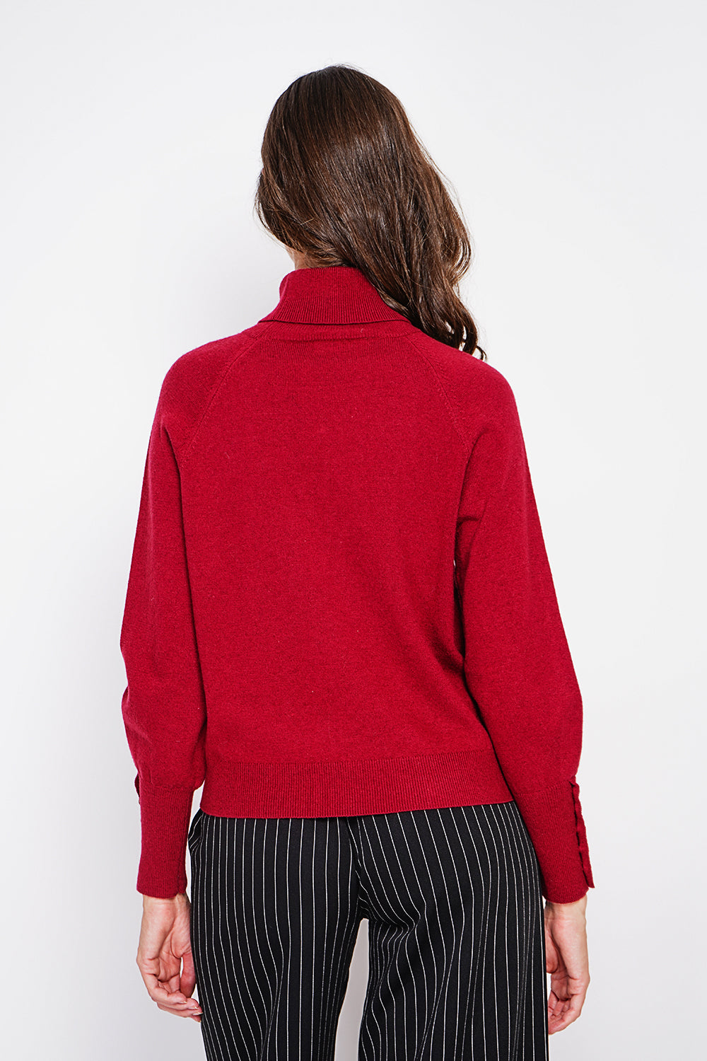 Oversized turtleneck sweater with button placket at the bottom of the long sleeves – Wine red – William de Faye