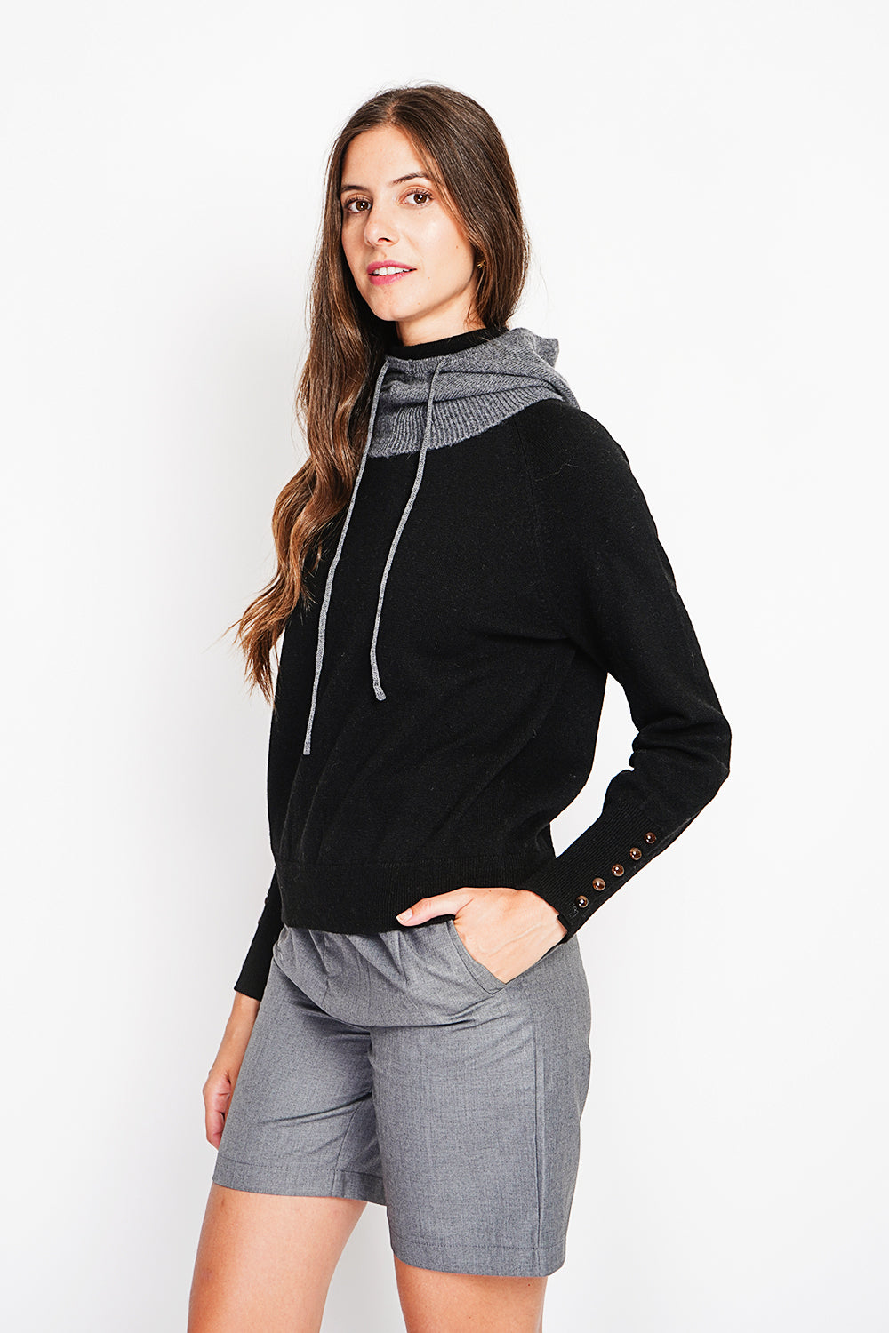 Pull col roulé oversize manches boutonnées – Noir – William de Faye