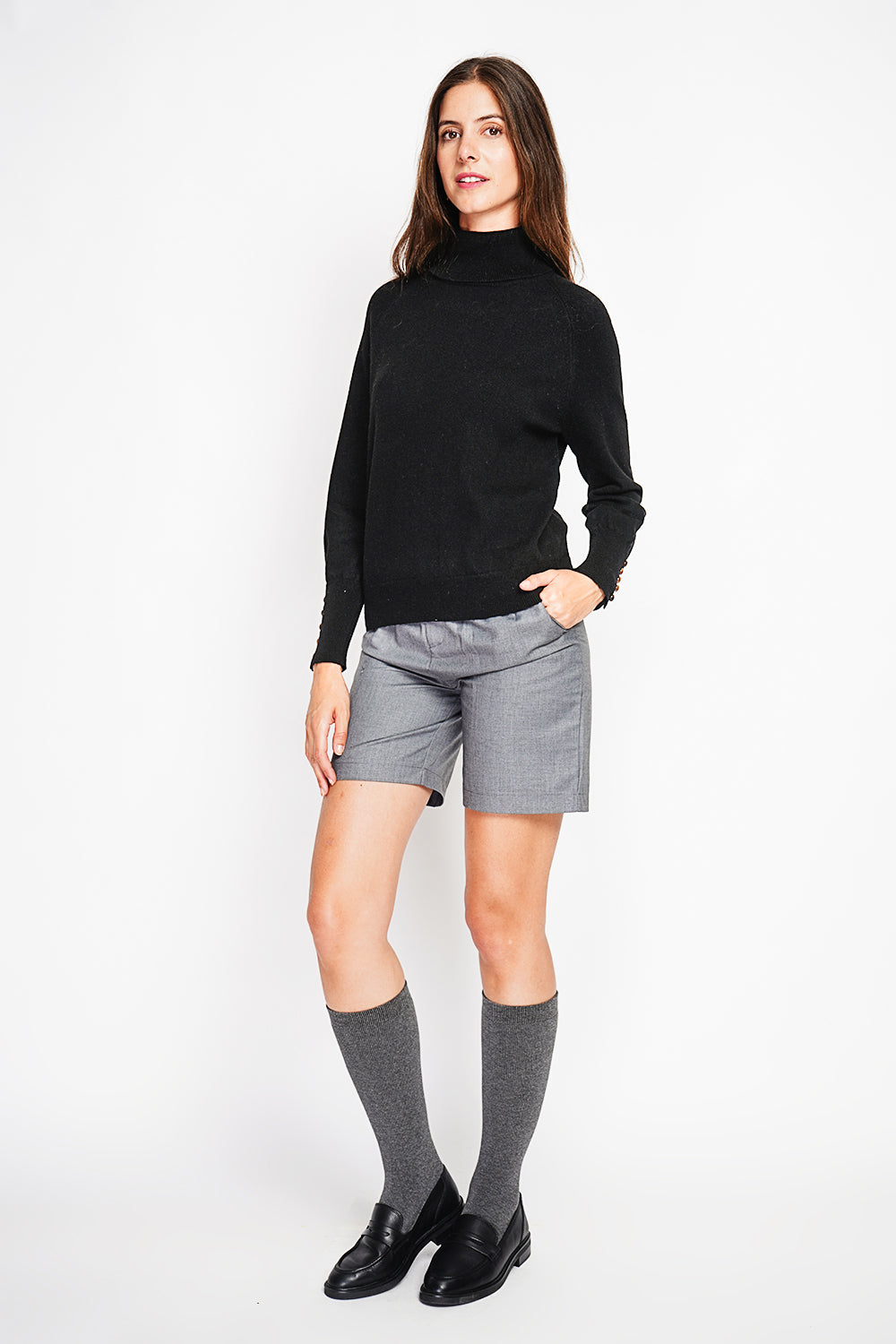 Pull col roulé oversize manches boutonnées – Noir – William de Faye