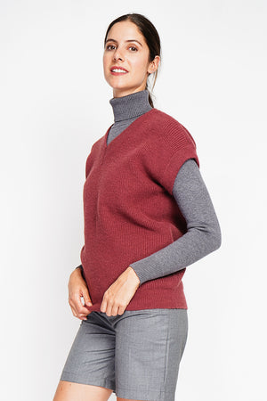 Sleeveless V-neck tunic