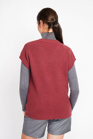 Sleeveless V-neck tunic