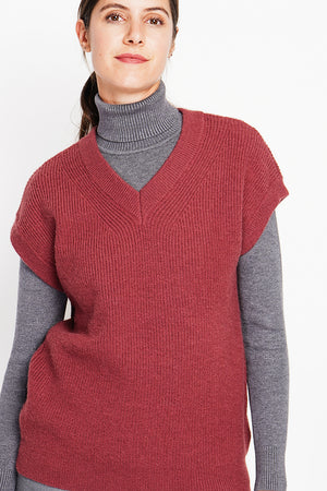 Sleeveless V-neck tunic