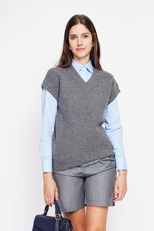 Sleeveless V-neck tunic