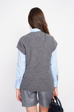 Sleeveless V-neck tunic