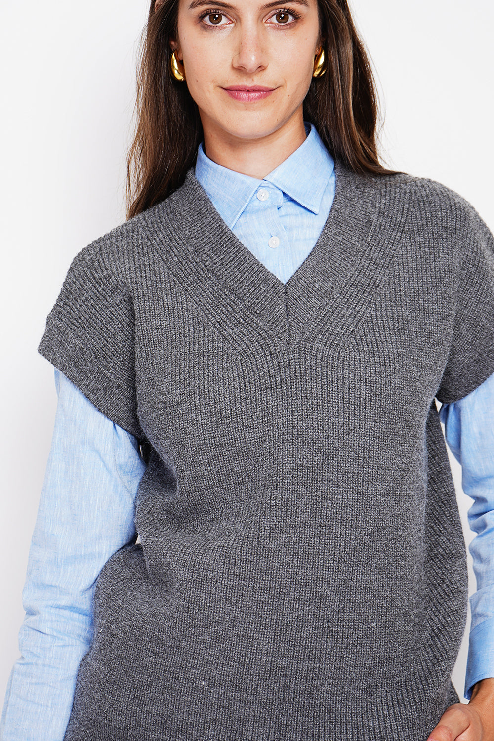 Sleeveless V-neck tunic