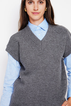 Sleeveless V-neck tunic