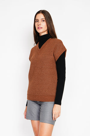 Sleeveless V-neck tunic