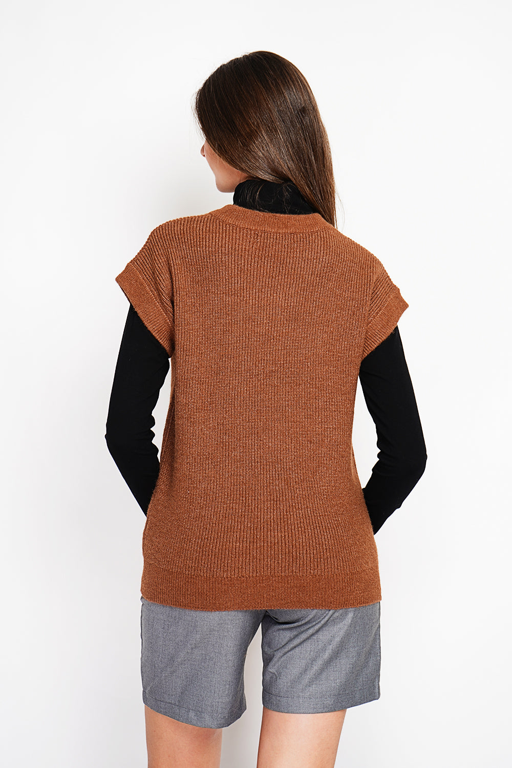 Sleeveless V-neck tunic