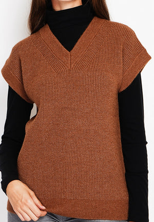 Sleeveless V-neck tunic