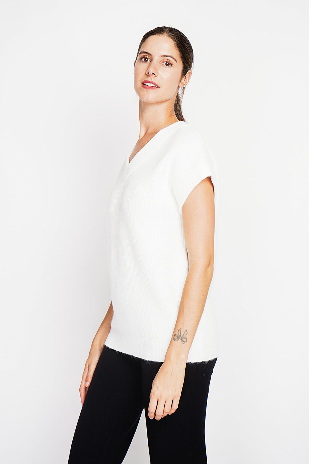 Sleeveless V-neck tunic