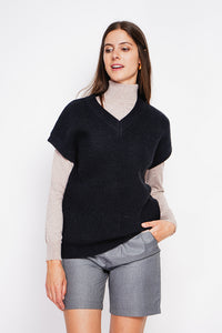 Sleeveless V-neck tunic