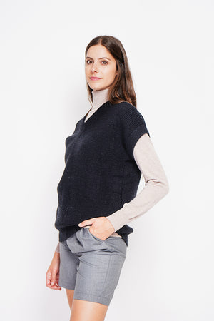 Sleeveless V-neck tunic