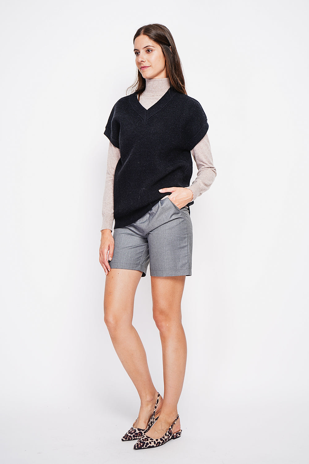 Sleeveless V-neck tunic