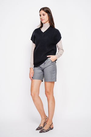 Sleeveless V-neck tunic