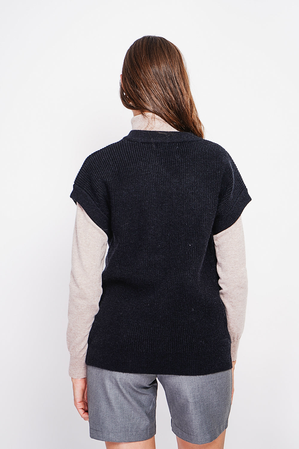 Sleeveless V-neck tunic