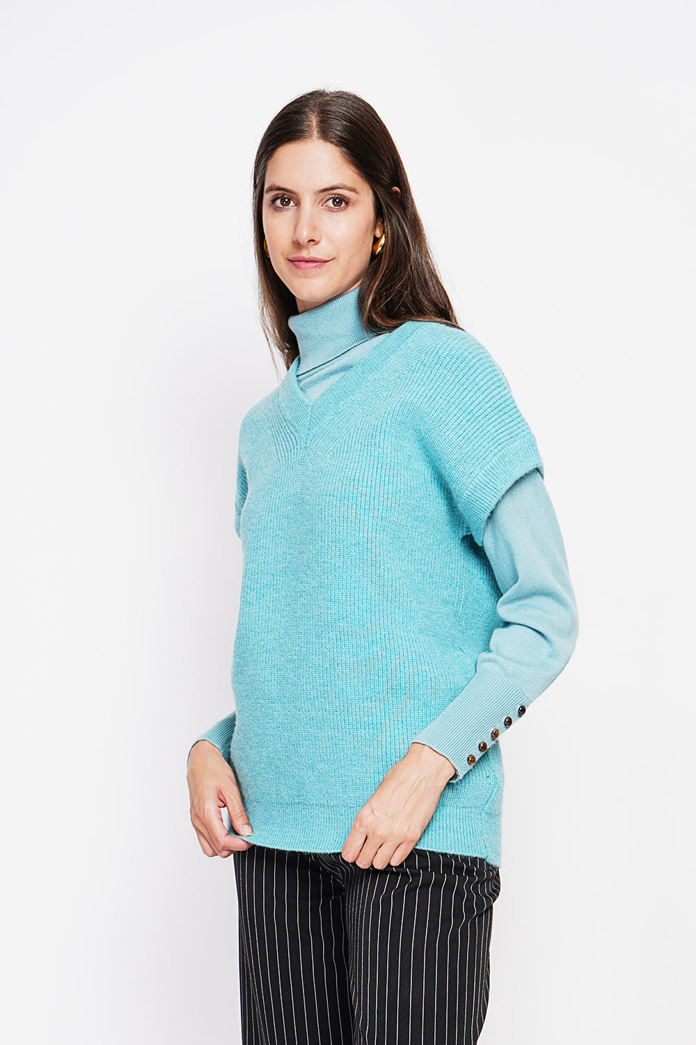 Sleeveless V-neck tunic