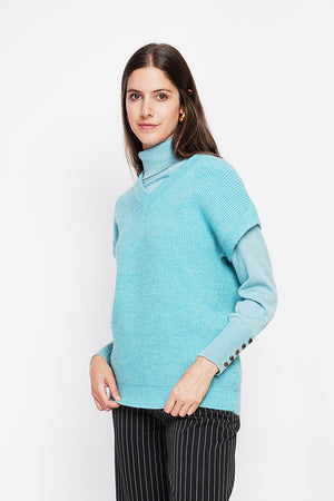 Sleeveless V-neck tunic