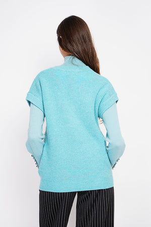 Sleeveless V-neck tunic