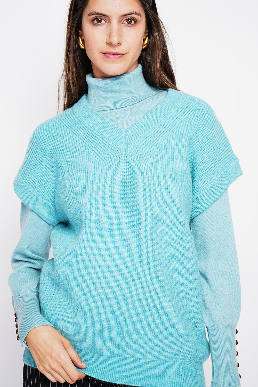 Sleeveless V-neck tunic