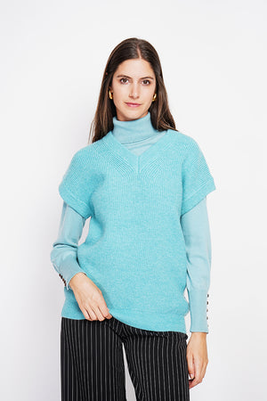 Sleeveless V-neck tunic