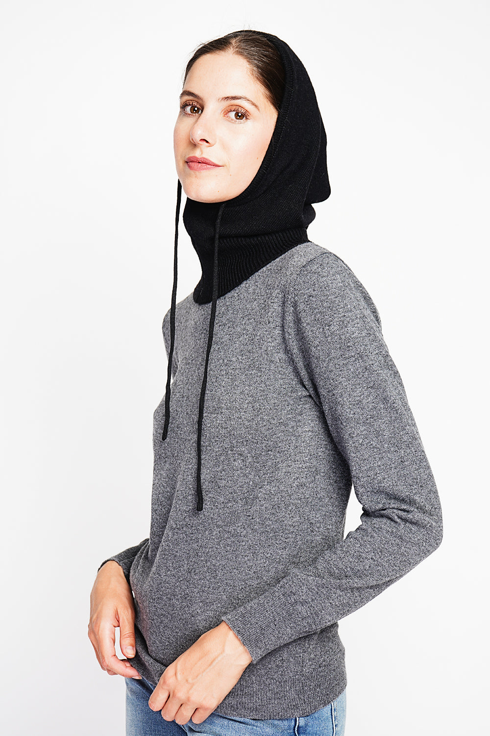 Ribbed drawstring hood – Black – William de Faye