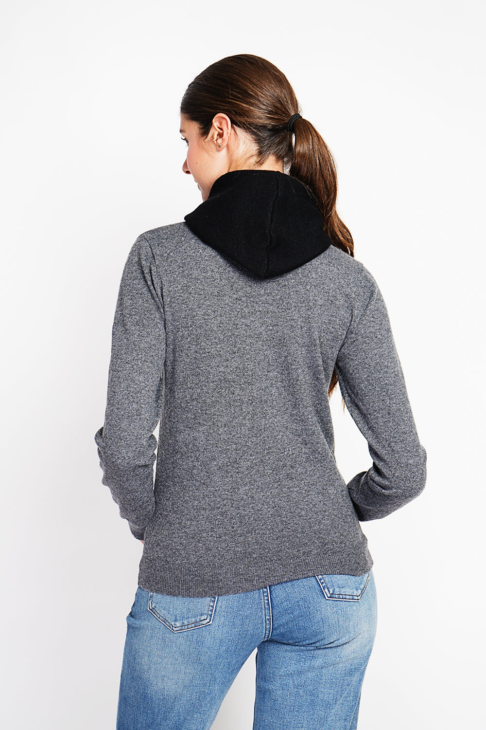 Ribbed drawstring hood – Black – William de Faye