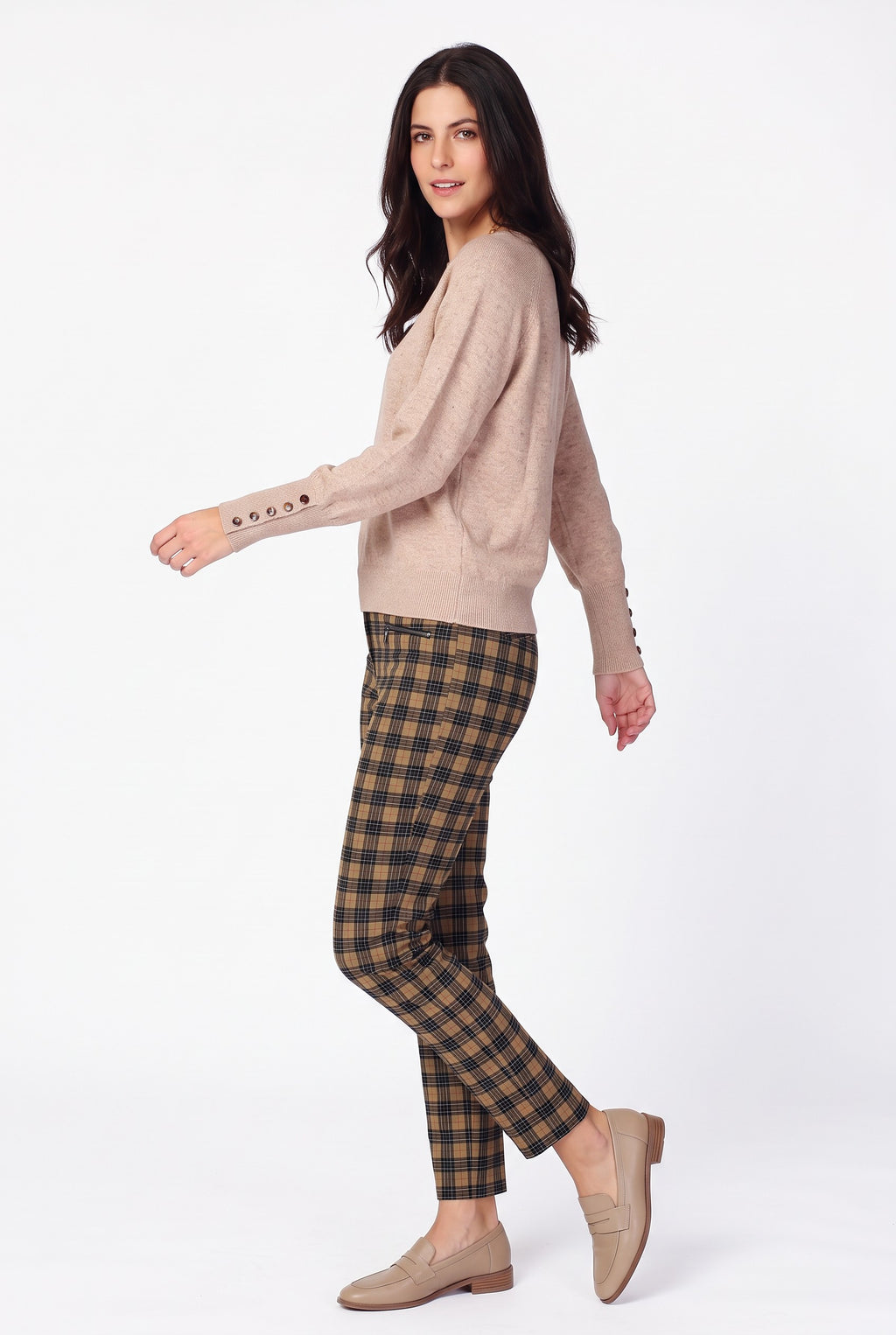 Oversized crew neck sweater with long, slightly balloon sleeves and buttoned cuffs – Camel – William de Faye