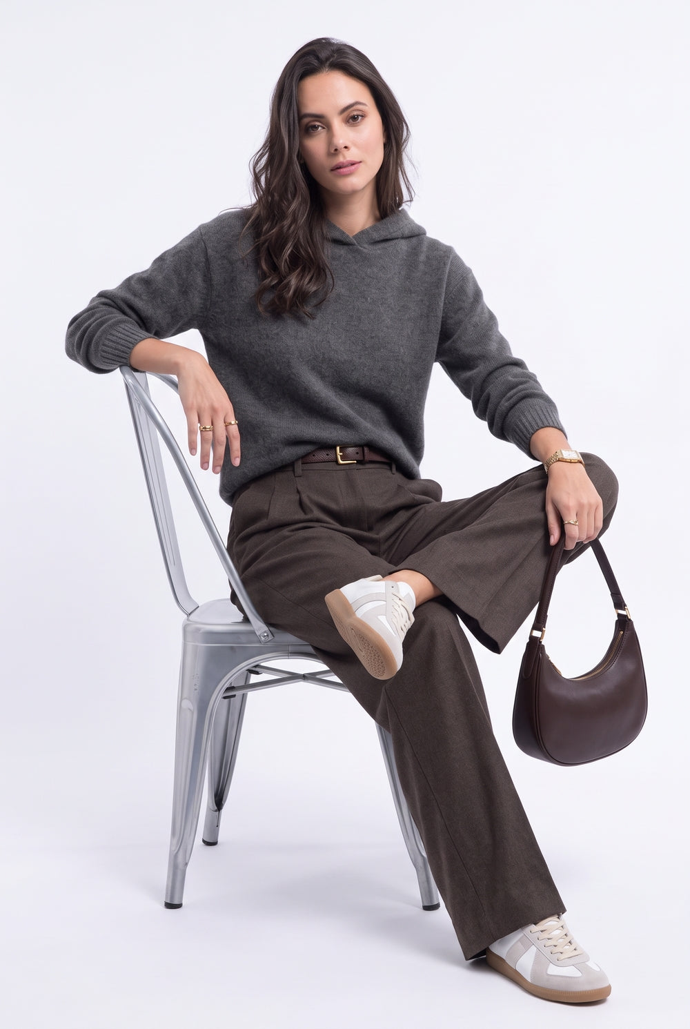 Pull à capuche oversize poche poitrine – Gris foncé – William de Faye