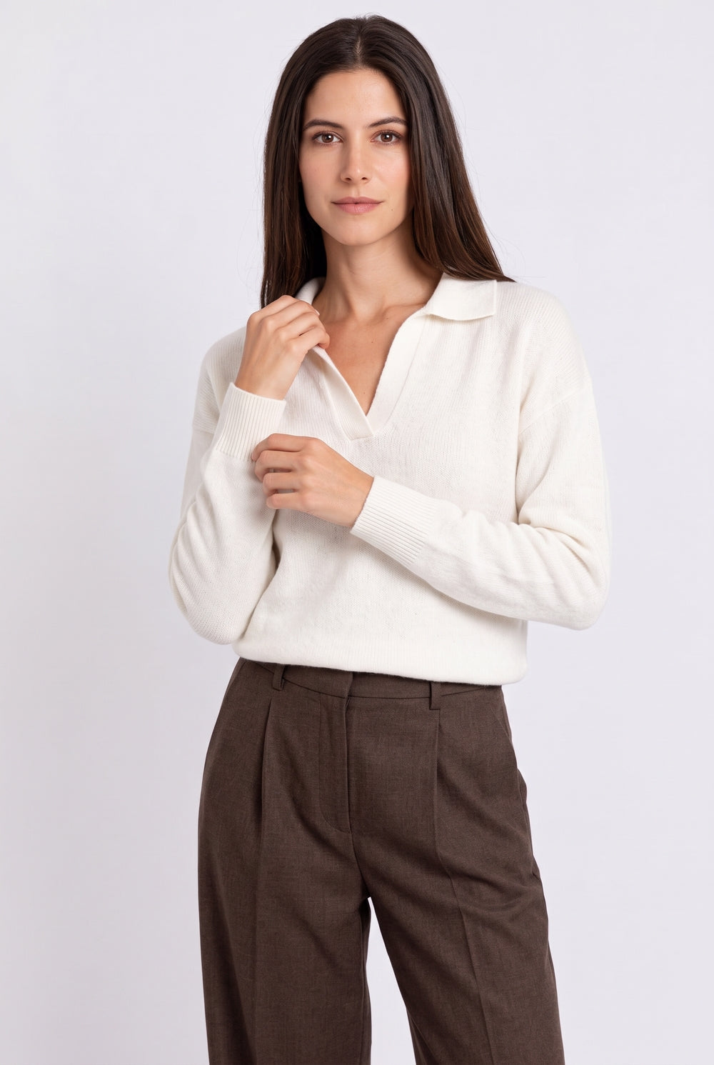 Pull col polo V oversize côtelé – Blanc cassé – William de Faye