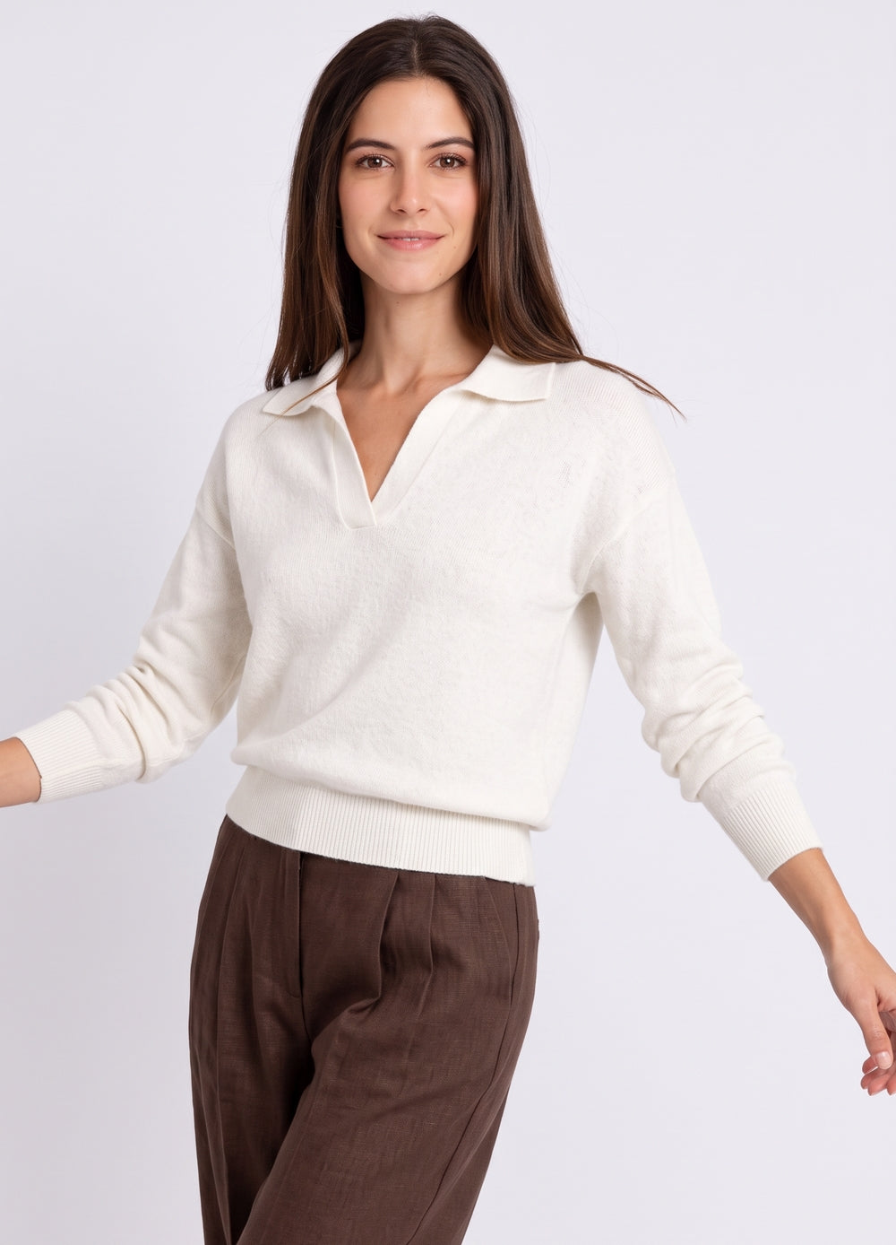 Pull col polo V oversize côtelé – Blanc cassé – William de Faye