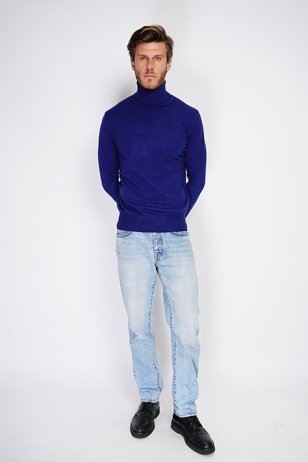 Classic turtleneck sweater with long sleeves knit in 3 threads