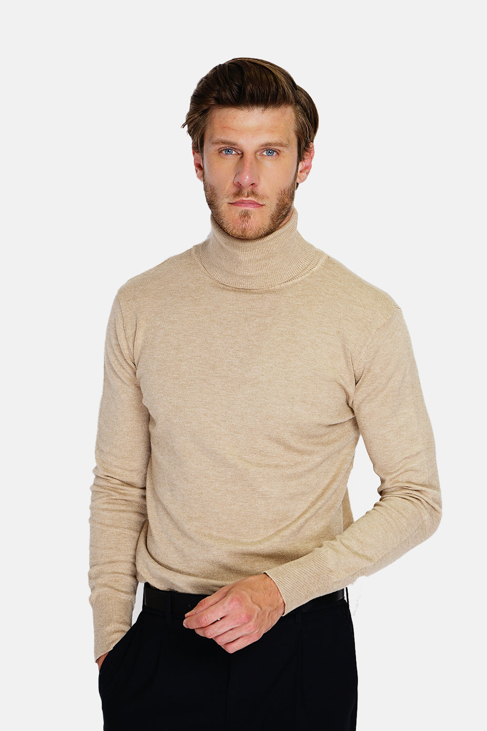 Classic turtleneck sweater with long sleeves knit in 3 threads