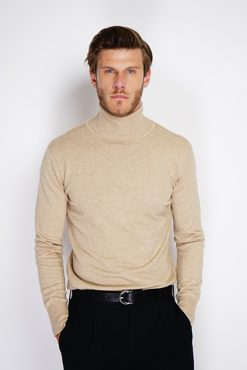 Classic turtleneck sweater with long sleeves knit in 3 threads