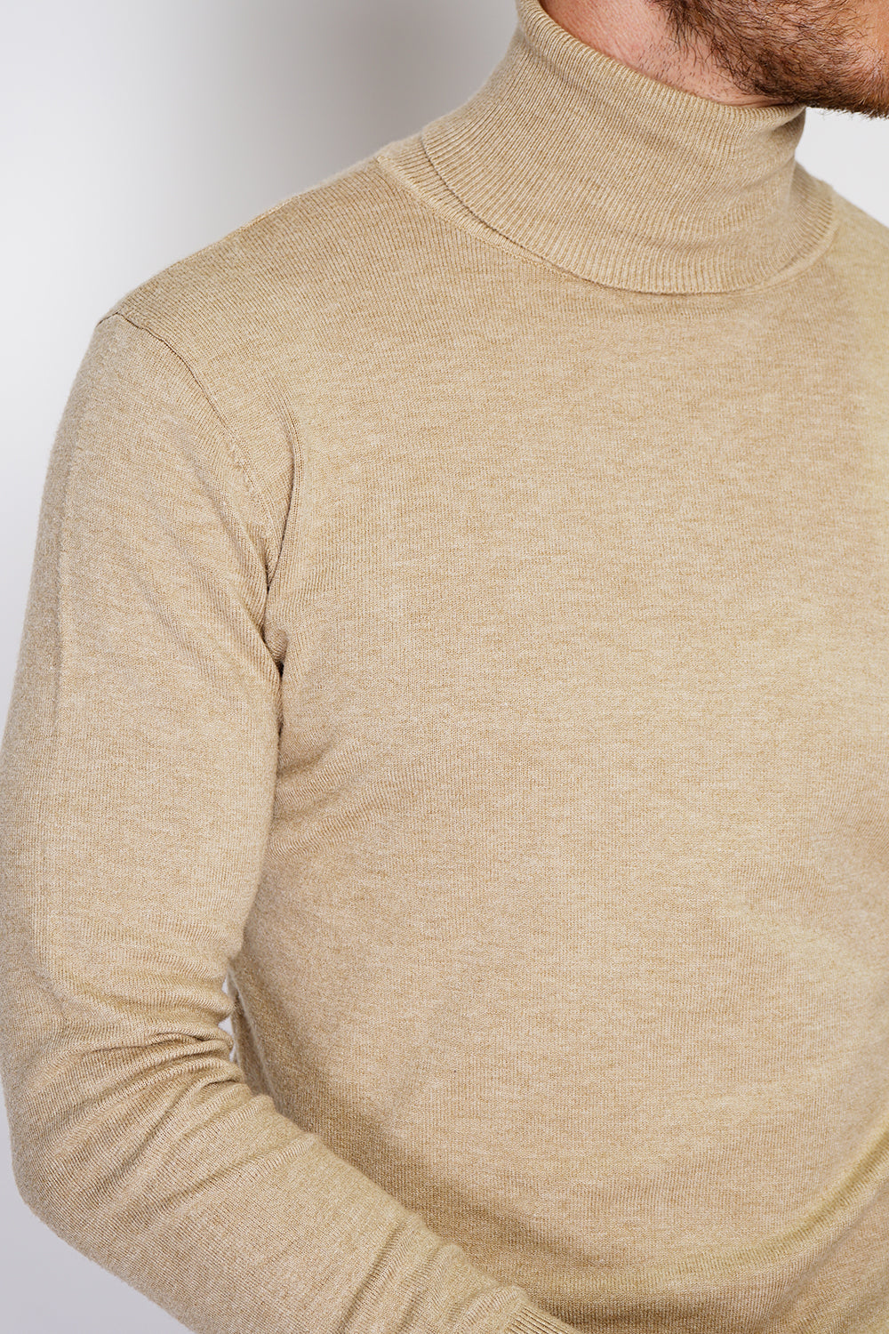 Classic turtleneck sweater with long sleeves knit in 3 threads