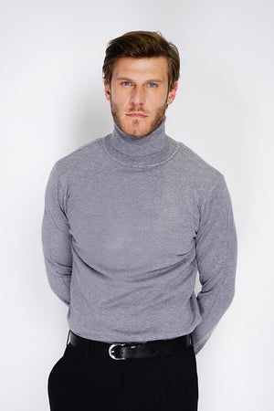 Classic turtleneck sweater with long sleeves knit in 3 threads