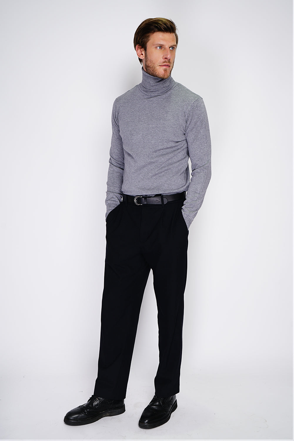 Classic turtleneck sweater with long sleeves knit in 3 threads