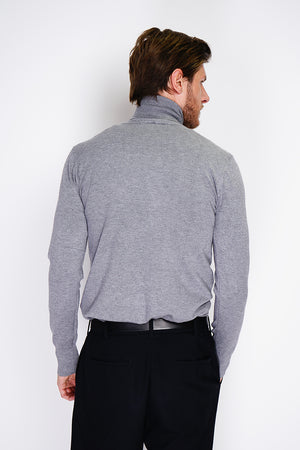 Classic turtleneck sweater with long sleeves knit in 3 threads