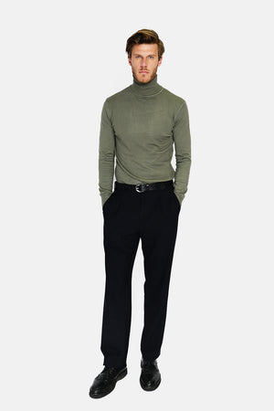 Classic turtleneck sweater with long sleeves knit in 3 threads