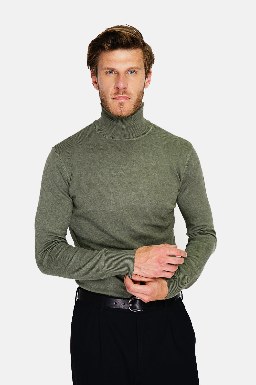 Classic turtleneck sweater with long sleeves knit in 3 threads