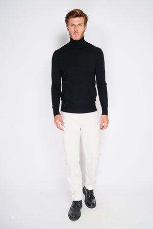 Classic turtleneck sweater with long sleeves knit in 3 threads