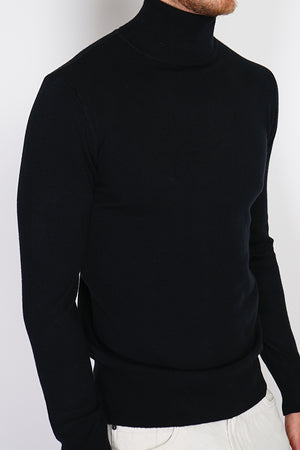 Classic turtleneck sweater with long sleeves knit in 3 threads