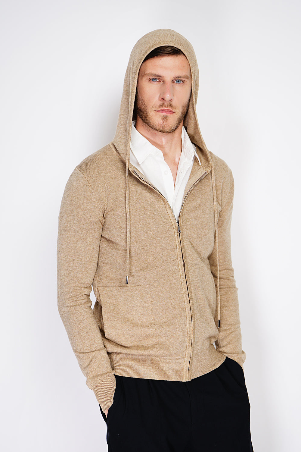 Zipped vest in long-sleeved knitted hoods