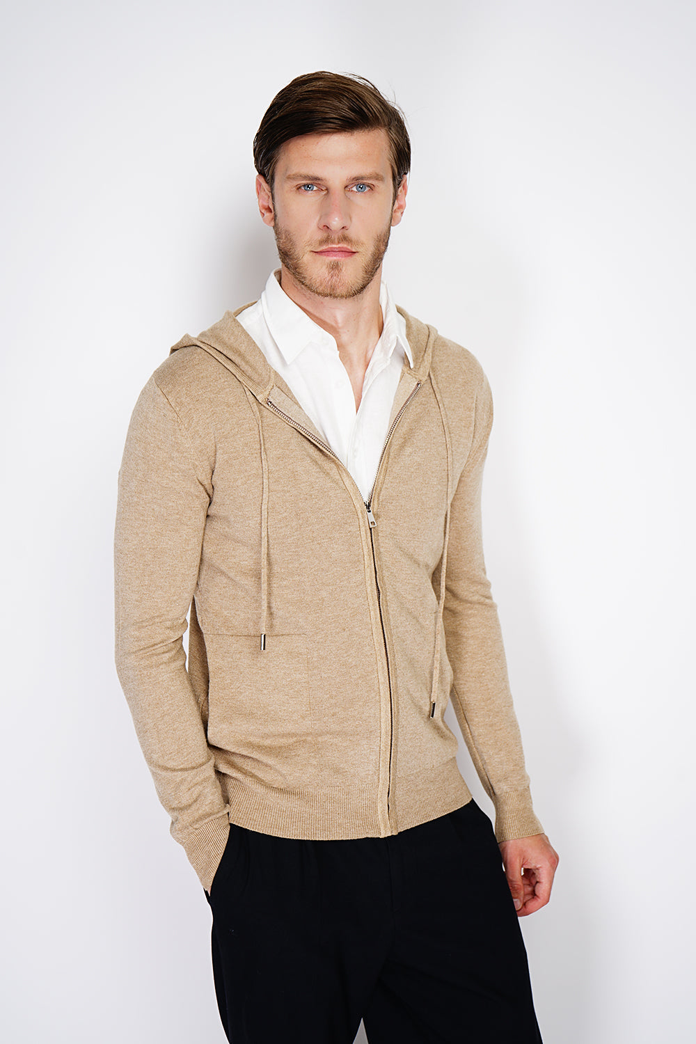 Zipped vest in long-sleeved knitted hoods